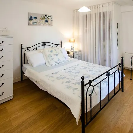 Logis De Chalons En Perigord 돔므